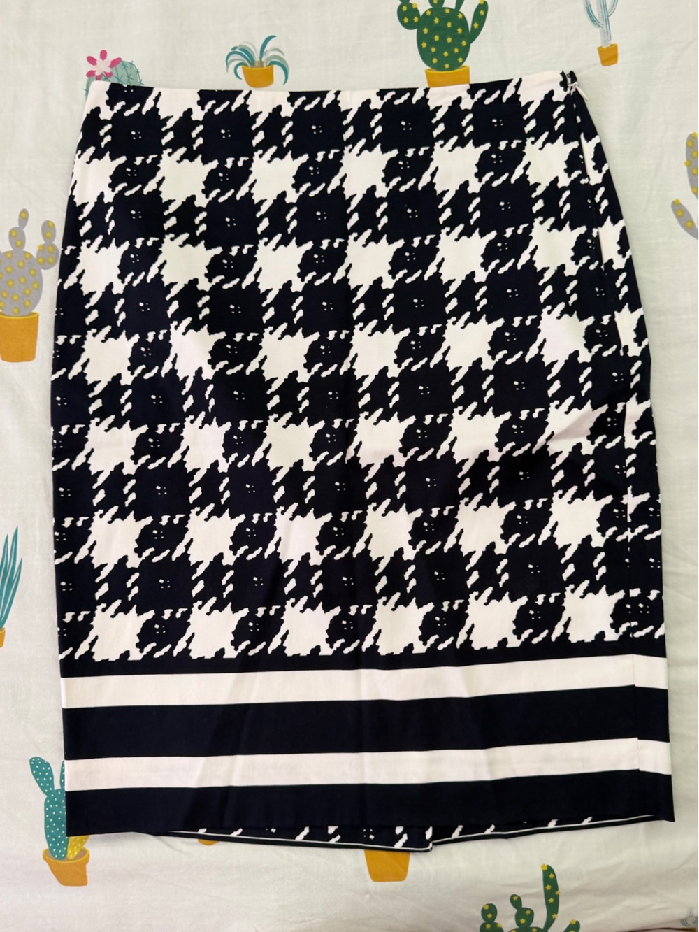 The Limited Black and White Houndstooth Stripe Pencil Skirt